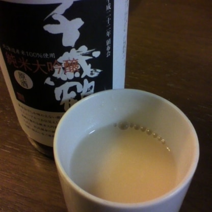 煮詰まった甘酒があったので、日本酒で割ってみました。
おいし～♪　また煮詰まったら日本酒で割りたいと思います。